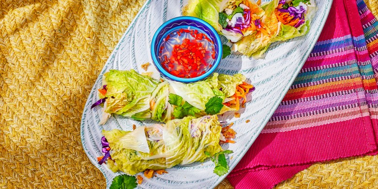 Vietnamese koolrolletjes met kipsalade
