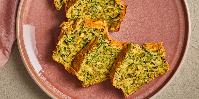 Pistachecake met rucola en mosterd