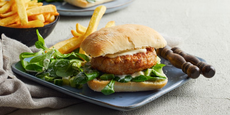 Aziatische kipburger met ovenfriet 