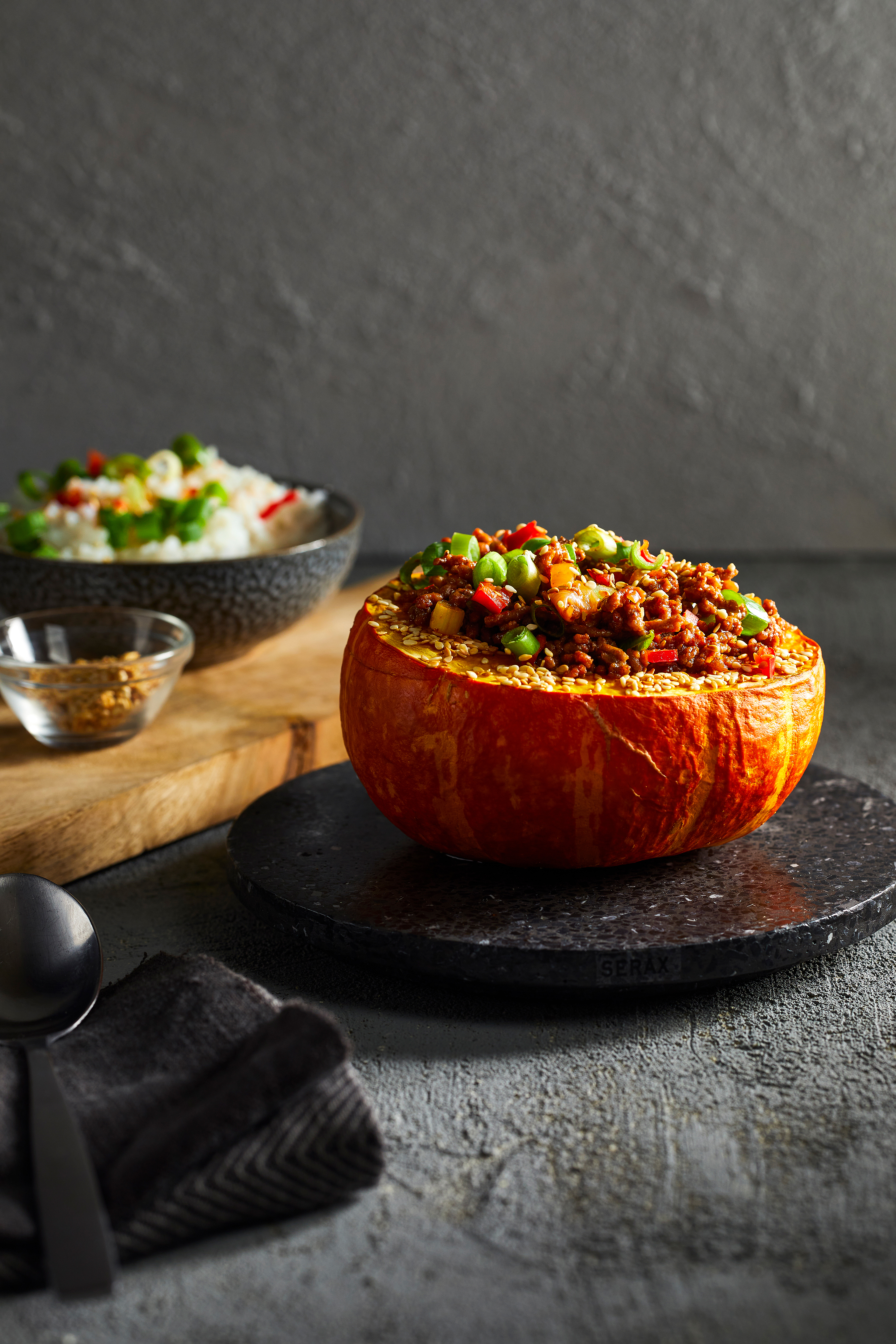 Gevulde pompoen met hoisin-gehakt