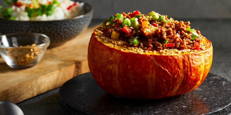 Gevulde pompoen met hoisin-gehakt 