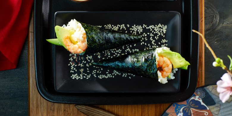 Temaki sushi met pikante garnaal 