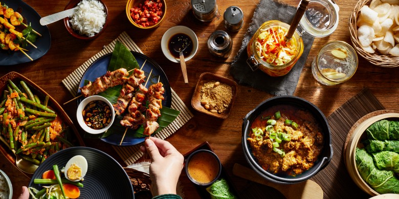 Kipsaté met cashewnotensaus 