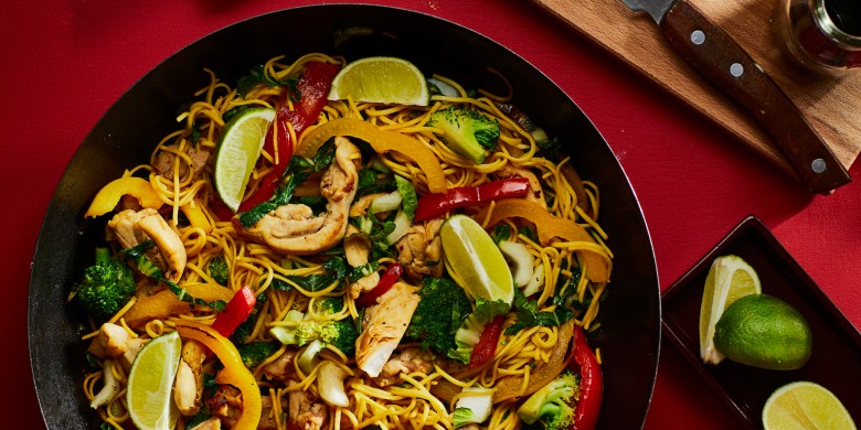 Kipwok met paksoi, paprika en broccoli 