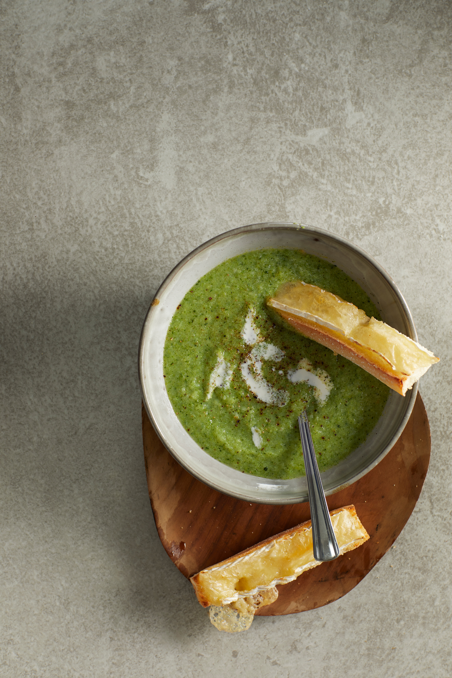 Romige broccolisoep met kaascrostini