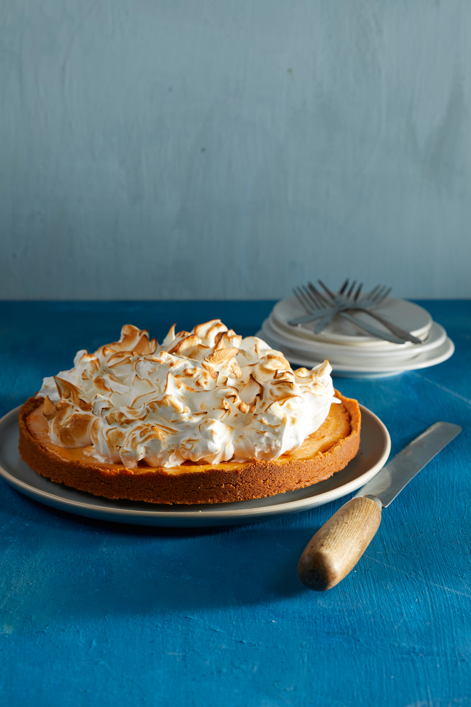 Grapefruit-meringue pie