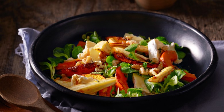 Salade van geroosterde pompoen met camembert