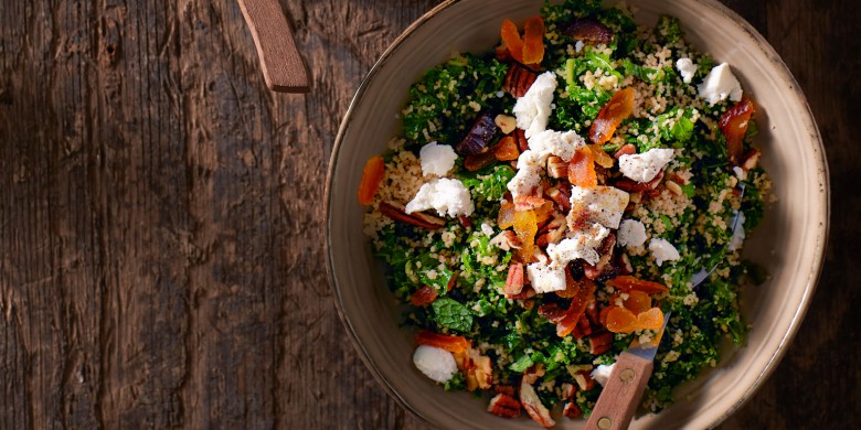 Boerenkoolsalade met couscous en dadels 