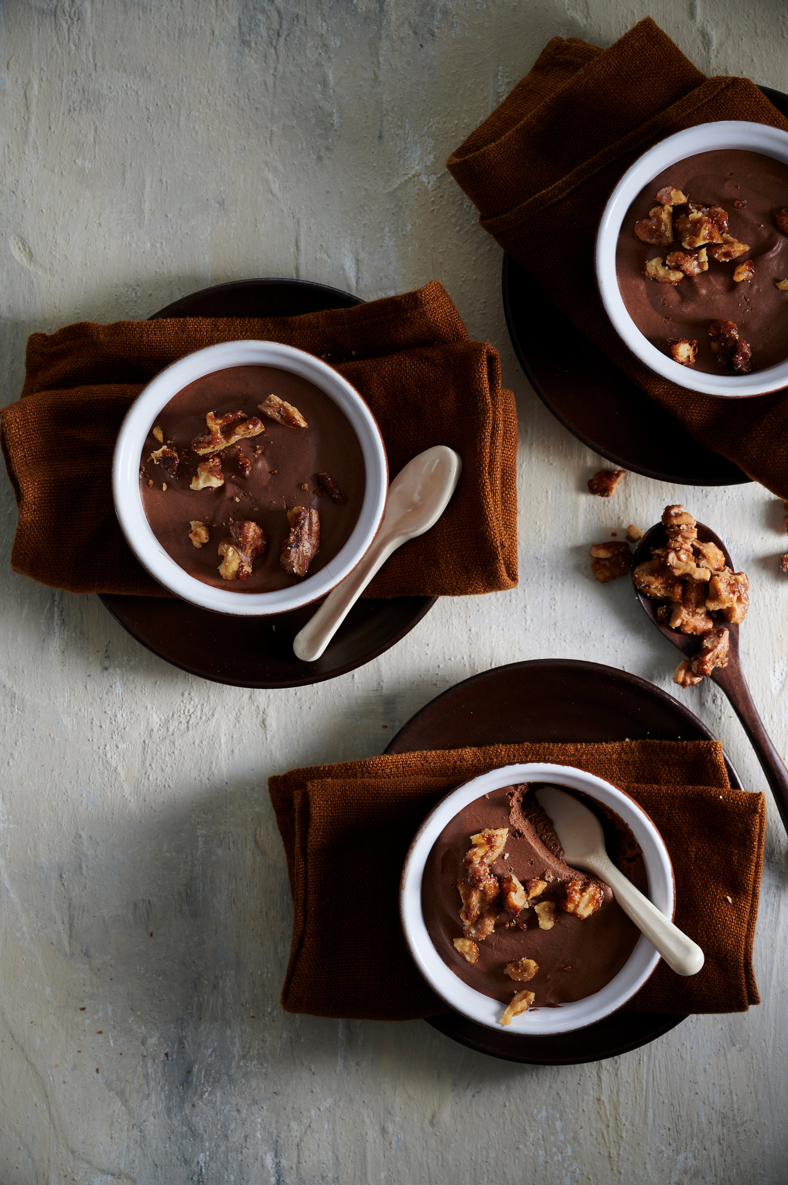 Choco-espressomousse met gekaramelliseerde walnoten