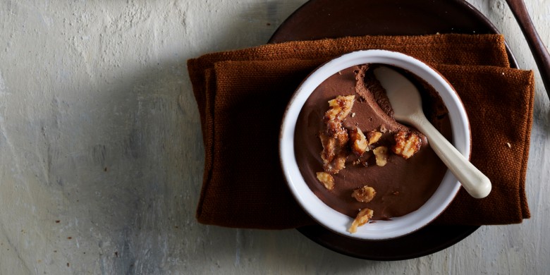 Choco-espressomousse met gekaramelliseerde walnoten 
