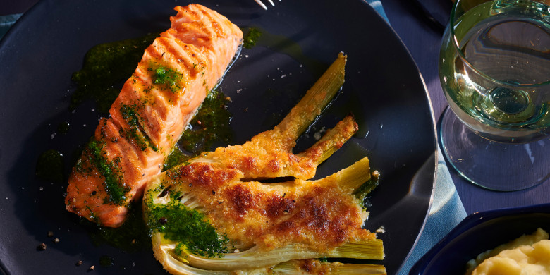 Gegrilde zalm met dille-olie en venkelgratin