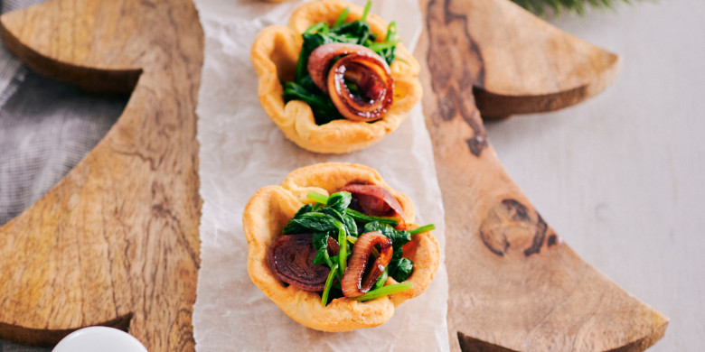Spinazietaartjes met balsamico-sjalotjes