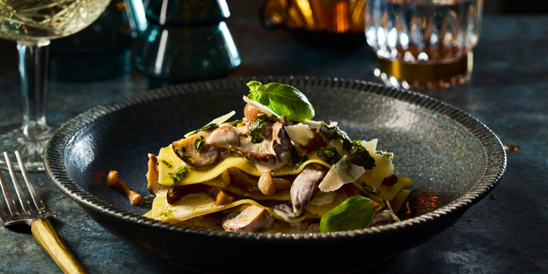 Open lasagne met romige paddenstoelensaus en citroenolie