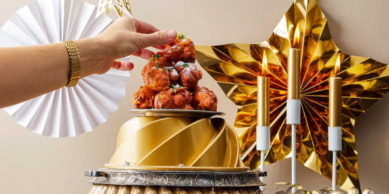 Mini-oliebollen met abrikoos en tijmsuiker