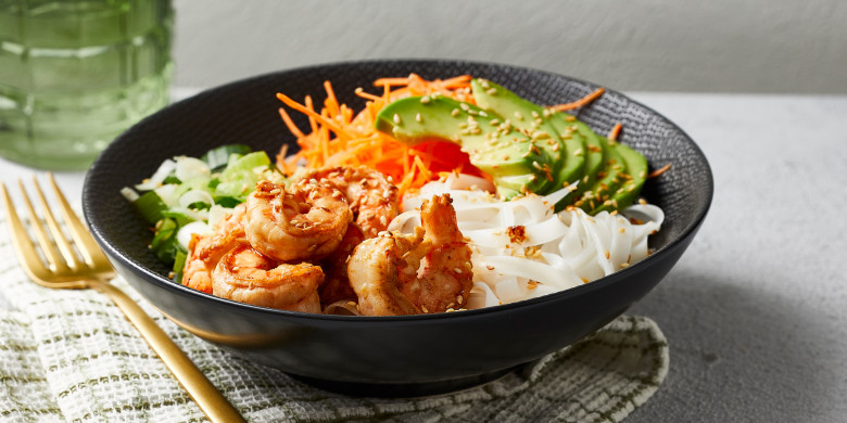 Rijstnoedel-bowl met garnalen