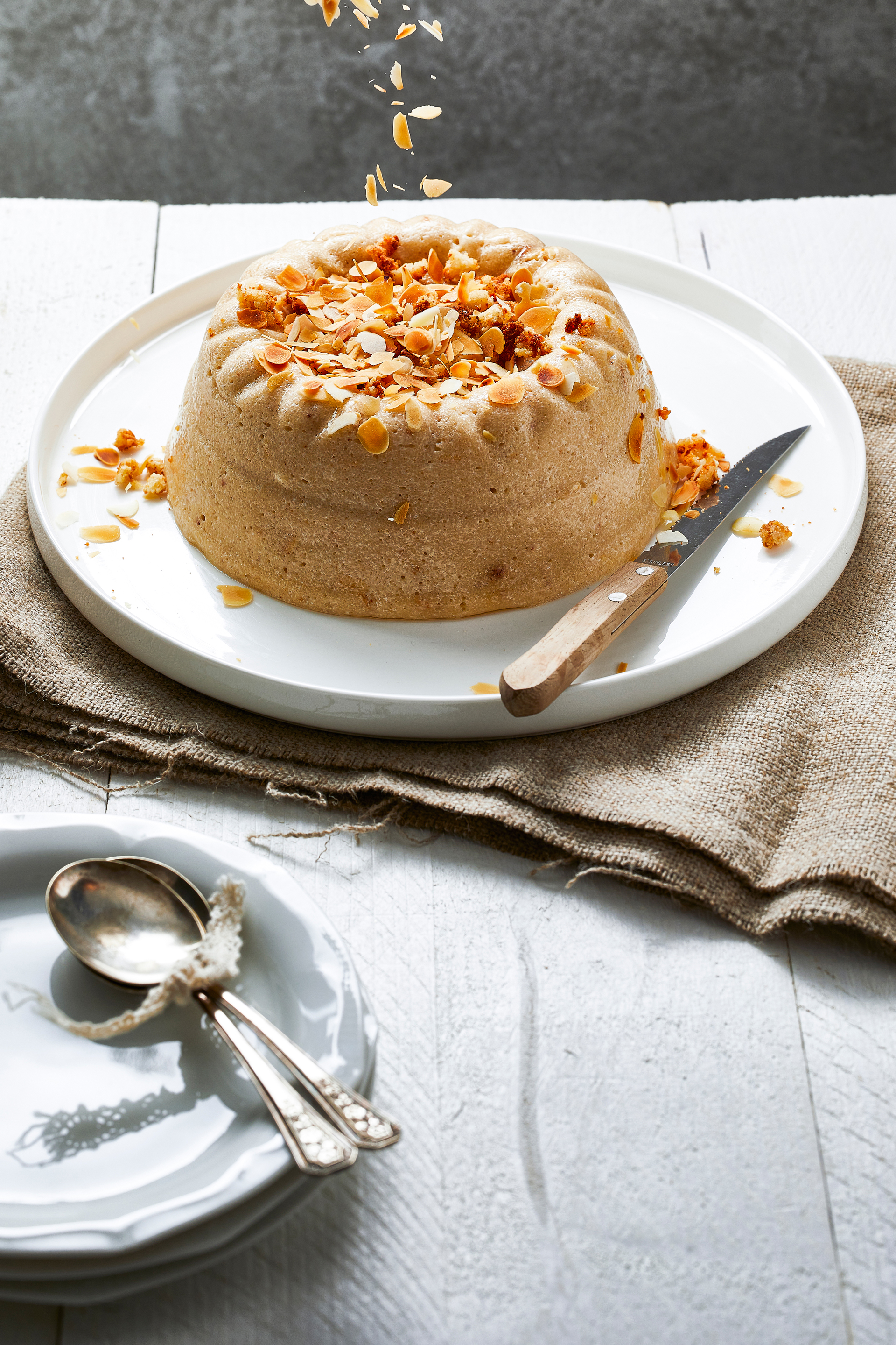 Bitterkoekjes-griesmeelpudding met amandel