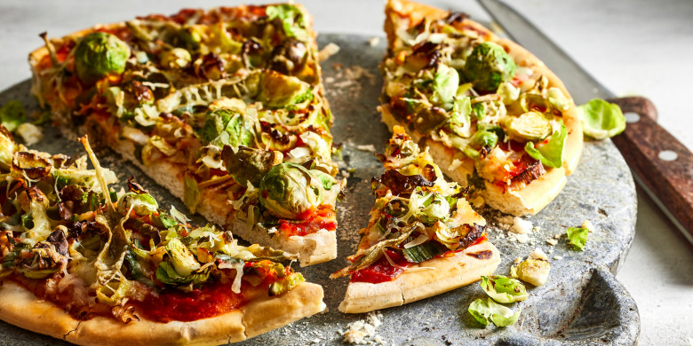 Pizza met spruitjes, prei en gruyère