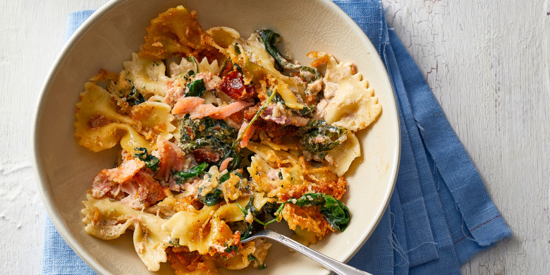 Ovenpasta met spinazie en gerookte zalm 