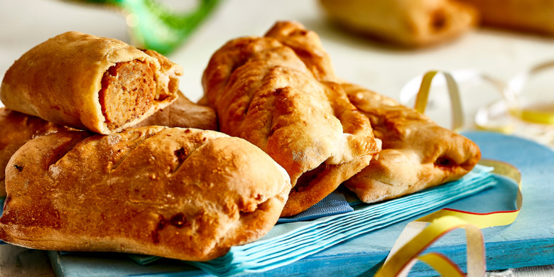 Brabantse worstenbroodjes met pittig kipgehakt 