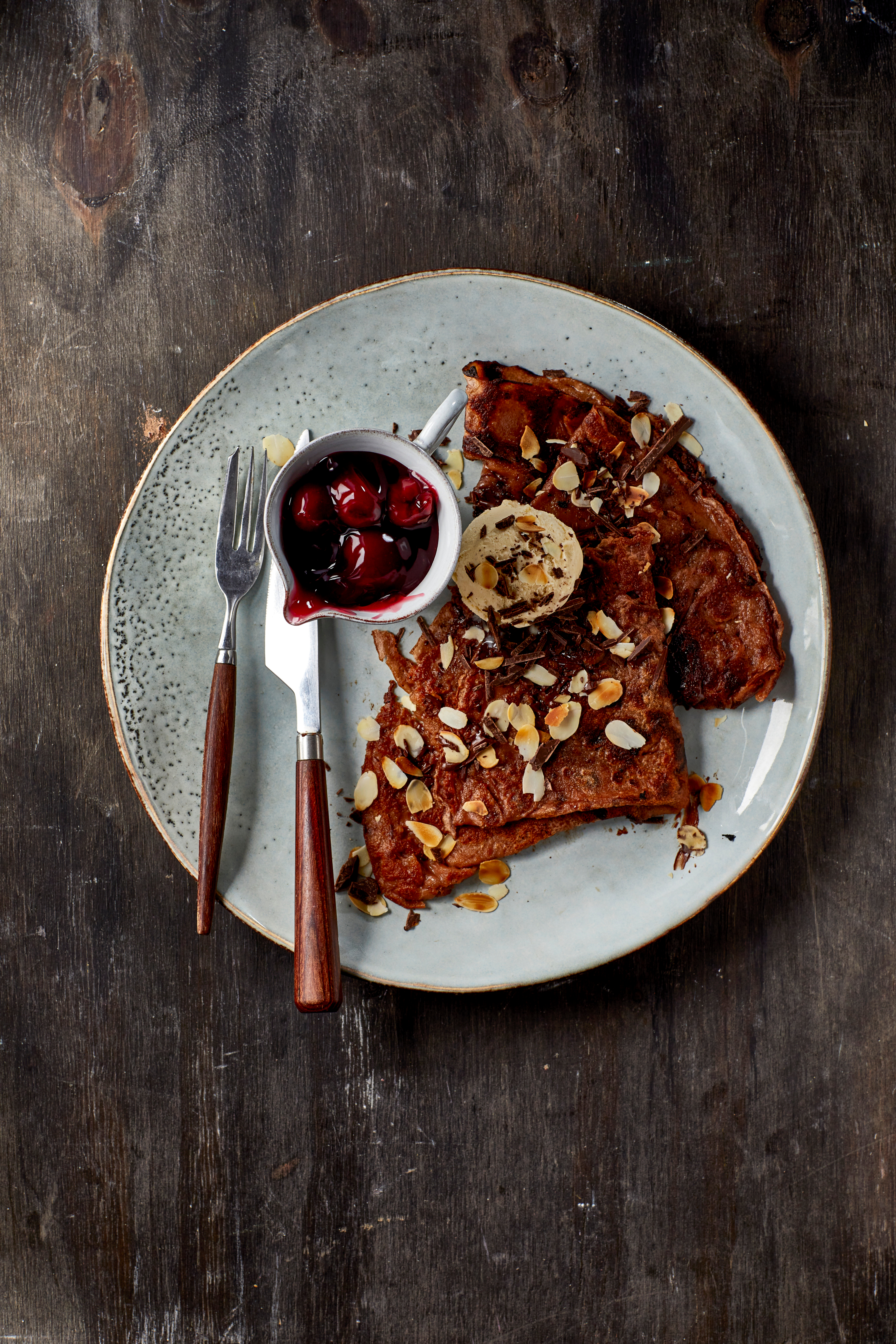 Chocoladecrêpes met warme kersen