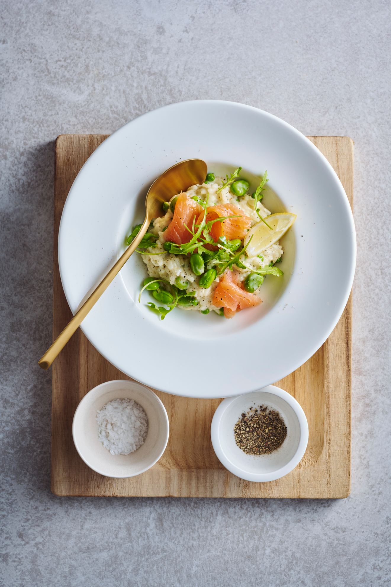 Risotto met citroenmascarpone, tuinbonen en zalm