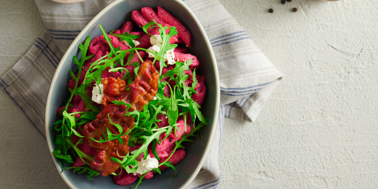 Bietjespasta met ricotta en knapperig spek