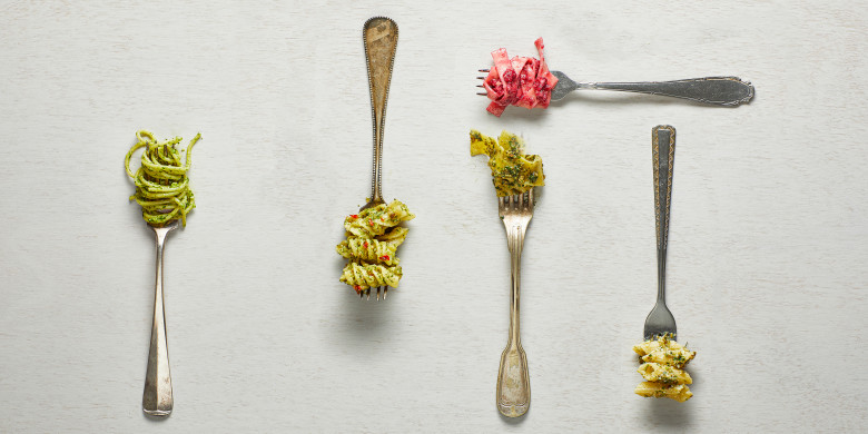 Bietenpesto met mierikswortel, hazelnoten en gorgonzola 