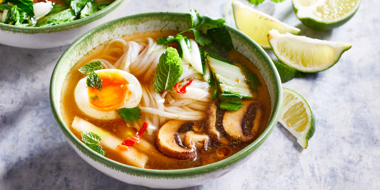Pho met een zachtgekookt ei