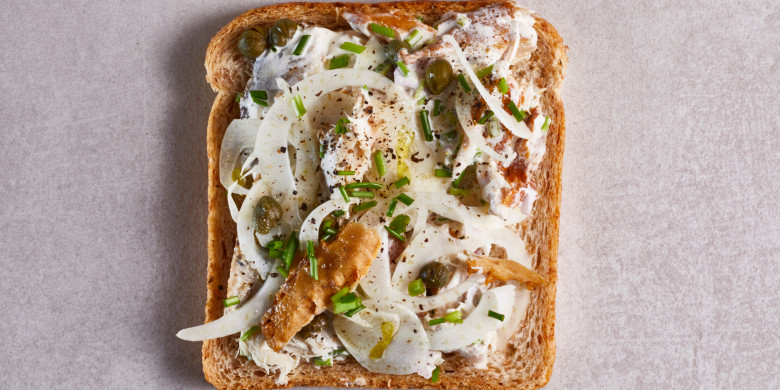 Sandwich gerookte makreel met venkel 