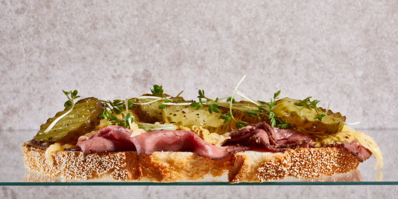 Open tosti met rosbief en kaas 