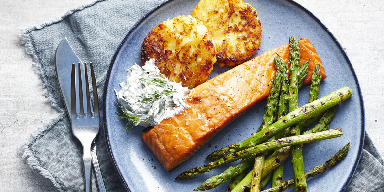 Rösti met warmgerookte zalm en gegrilde asperges 