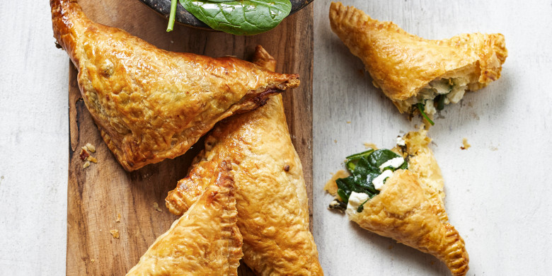 Spanakopita-pasteitjes met spinaziesalade 