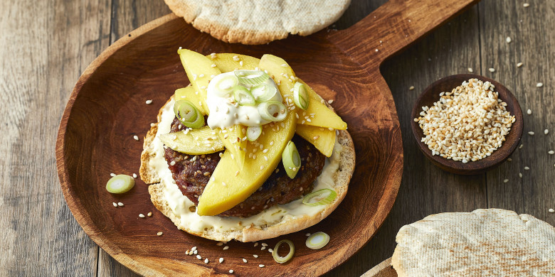 Thaise burger met mango en sesam 