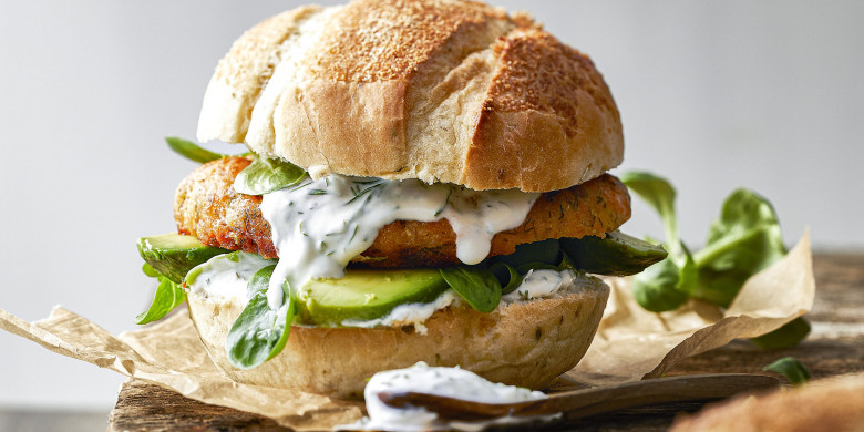 Zalmburger met avocado 