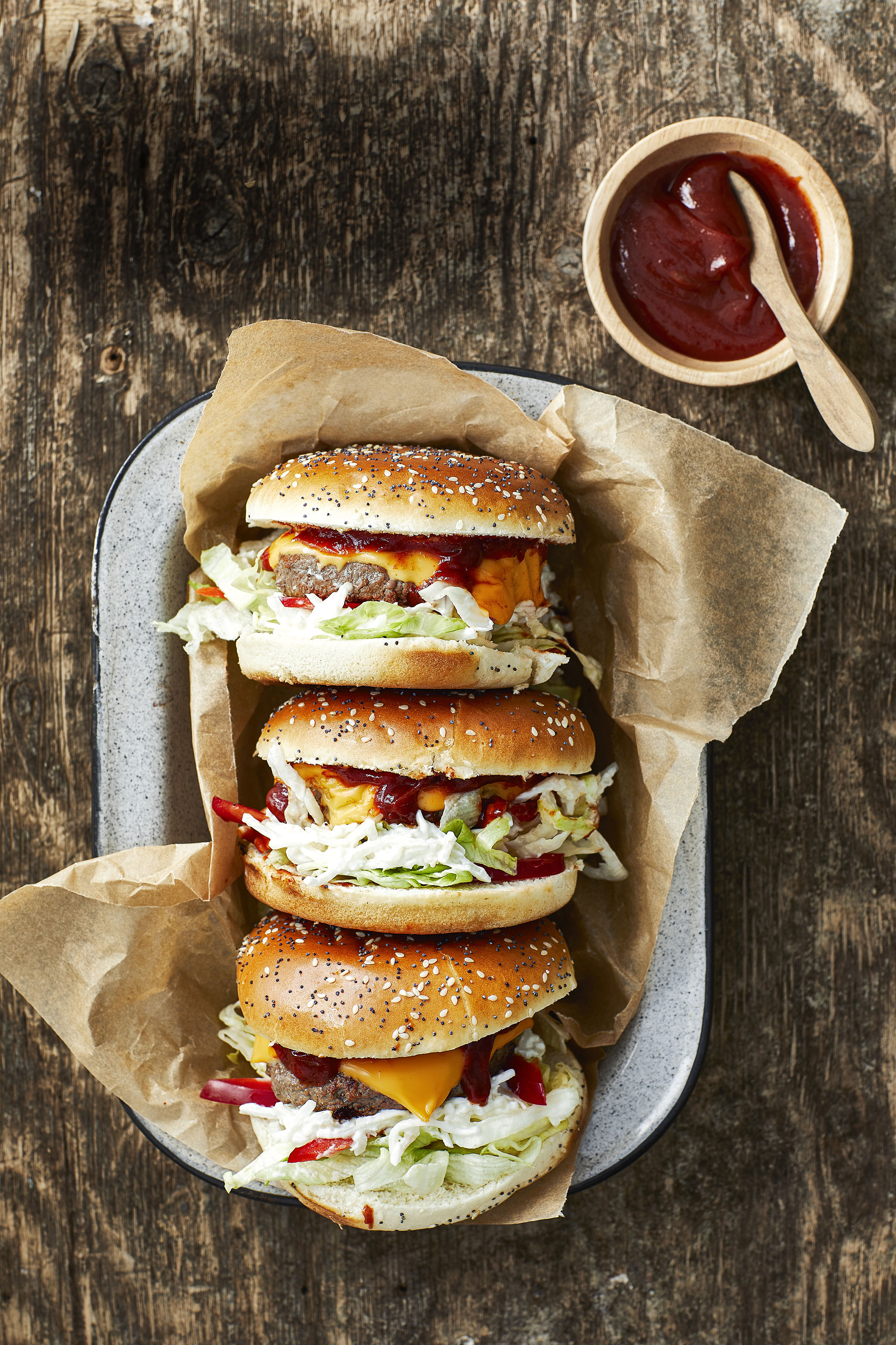 Cheeseburger met selderijsalade