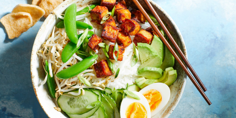 Gado gado-bowl met krokante tofu 	