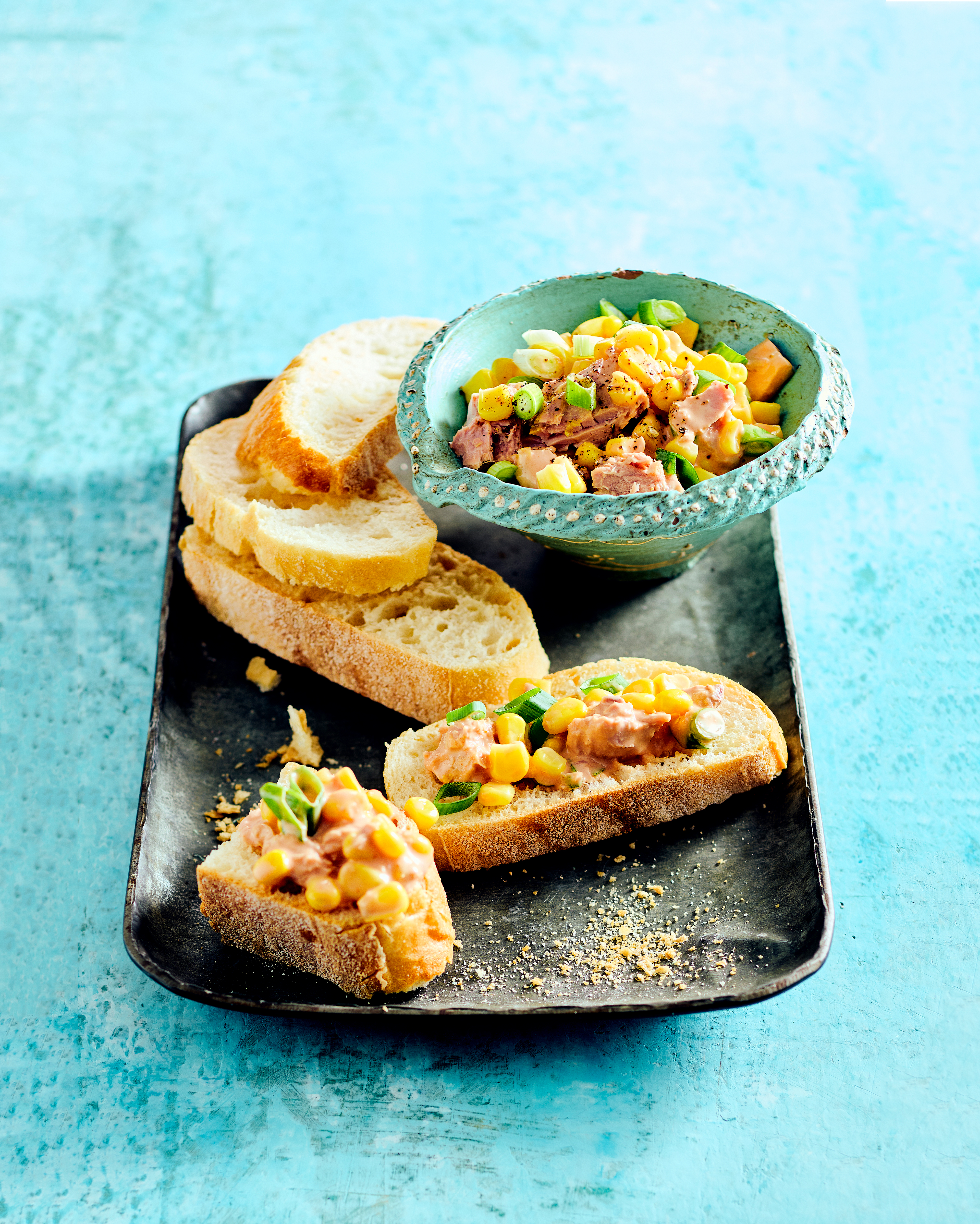 Tonijnsalade met mais en bosui