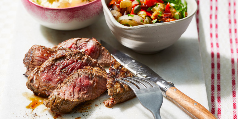 Biefstuk van de grill met paprikasalsa 