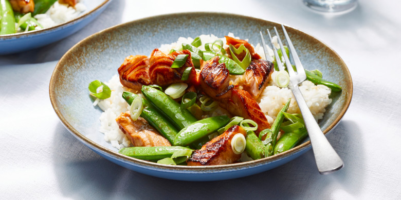 Zalm teppanyaki met sugarsnaps