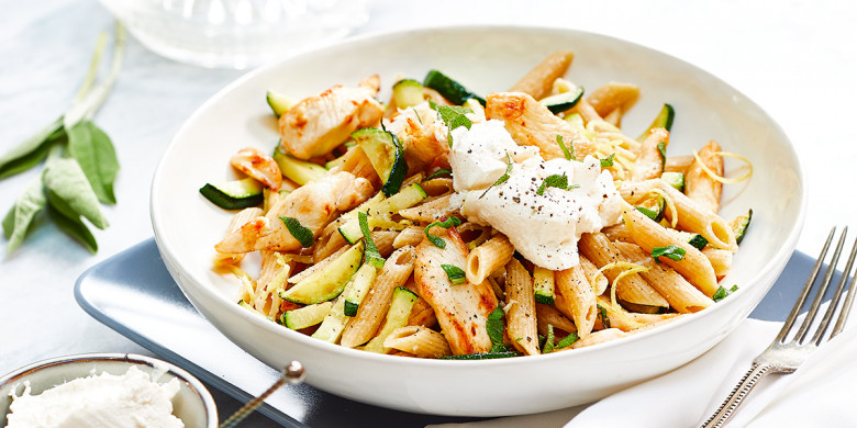 Pasta met kip, citroen en salie 