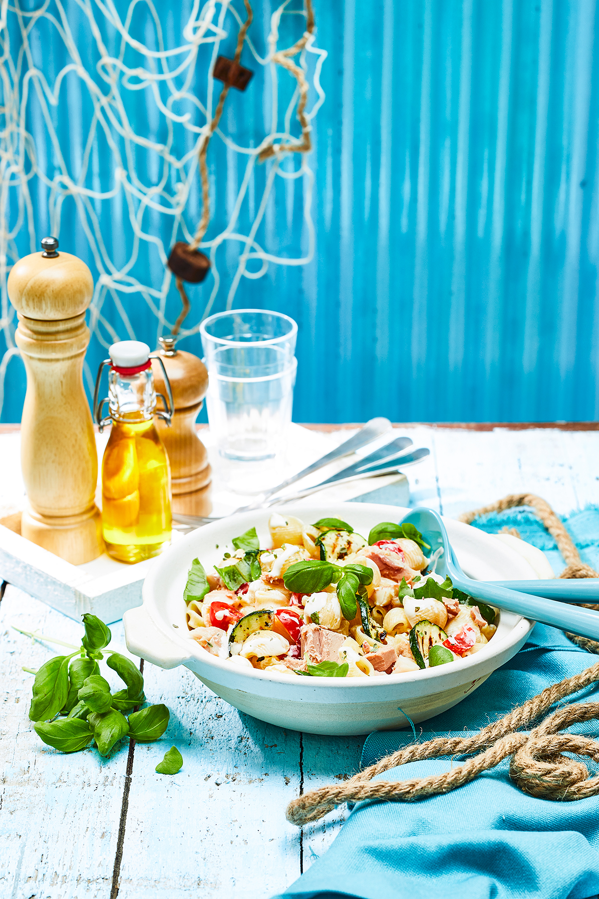 Pastasalade met tonijn en gerookte forel