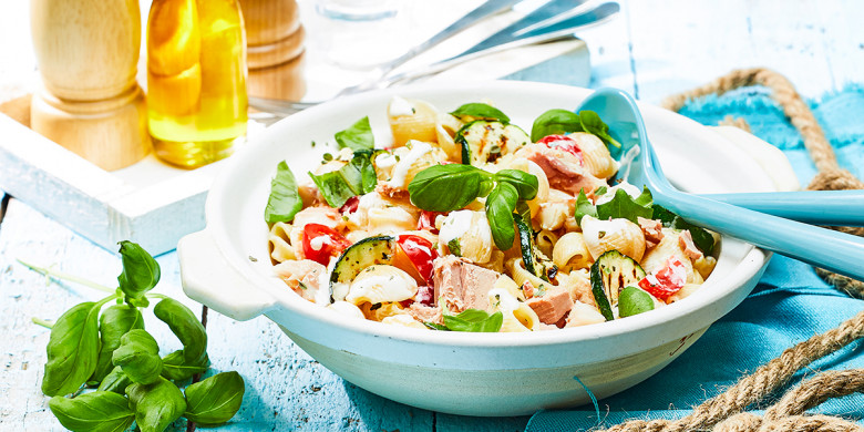 Pastasalade met tonijn en gerookte forel 