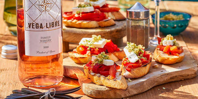 Pintxo’s met geroosterde paprika, feta en walnootcrumble 