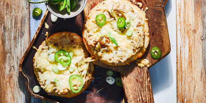 Pita spicy tuna melt