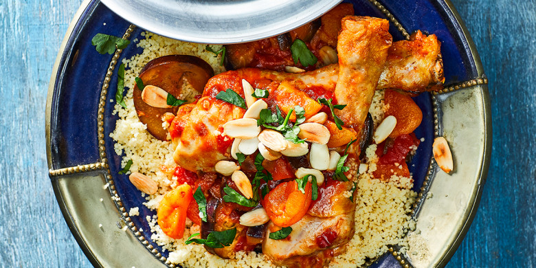 Drumsticks met aubergine, abrikozen en amandel