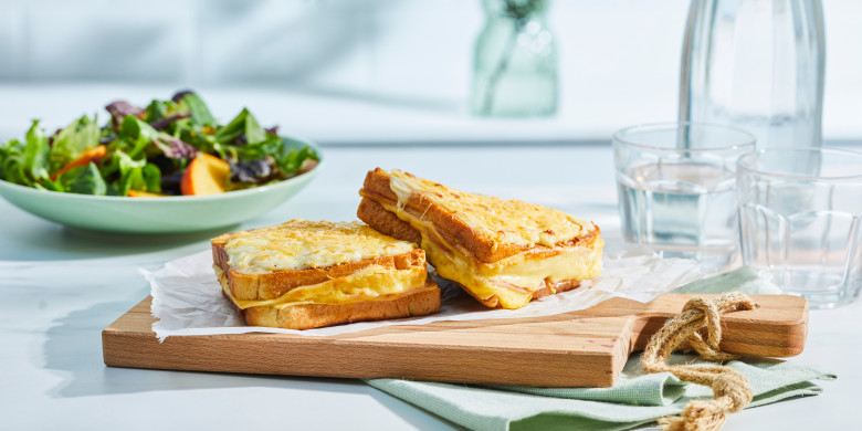 Croque monsieur met bechamelsaus