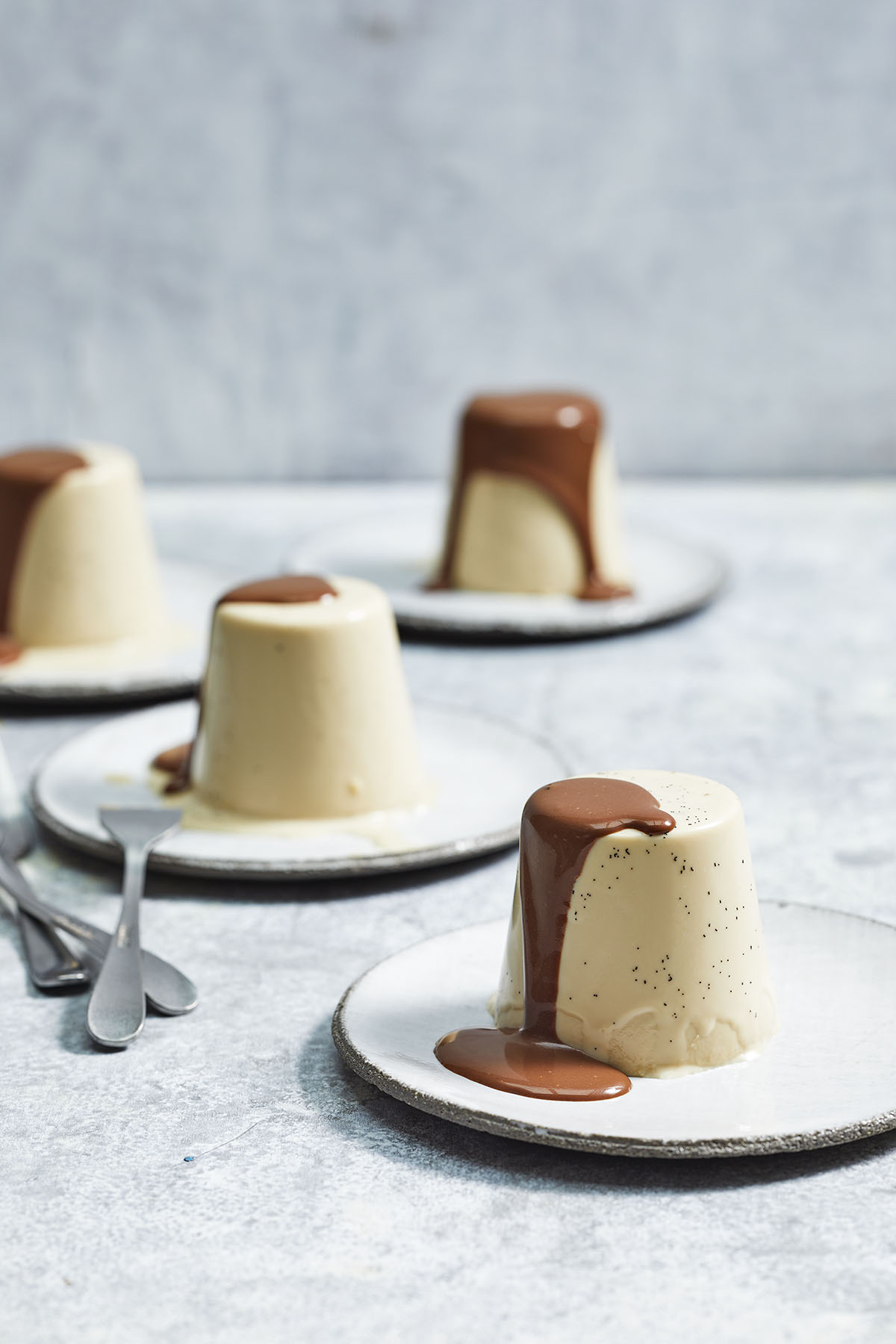 Espresso-panna cotta met chocolade-pepersaus