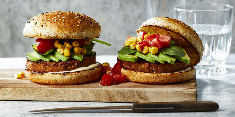 Mexicaanse groenteburger met limoenmayonaise