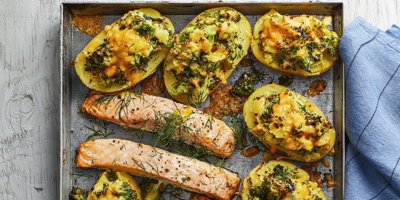 Broccoli-cheddar-aardappels met zalm