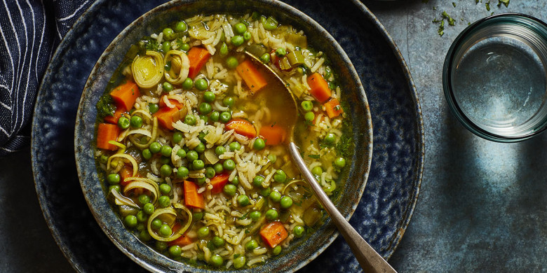 Doperwtensoep met worteltjes en rijst